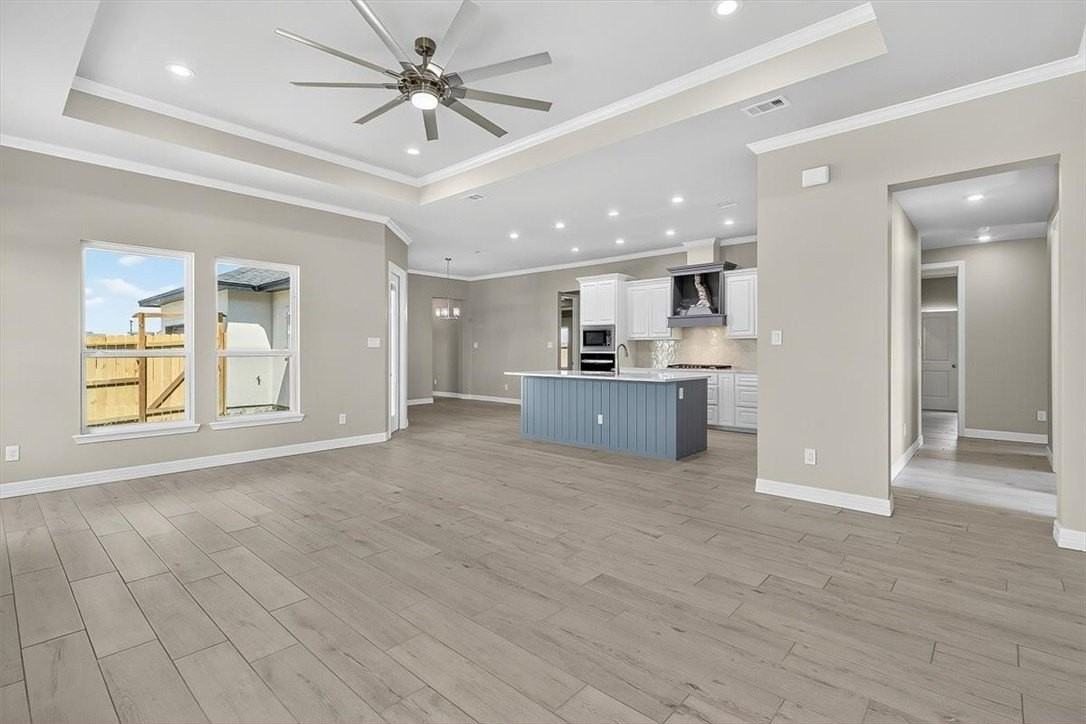 2701 Lannister Ln - Photo 6 of 40