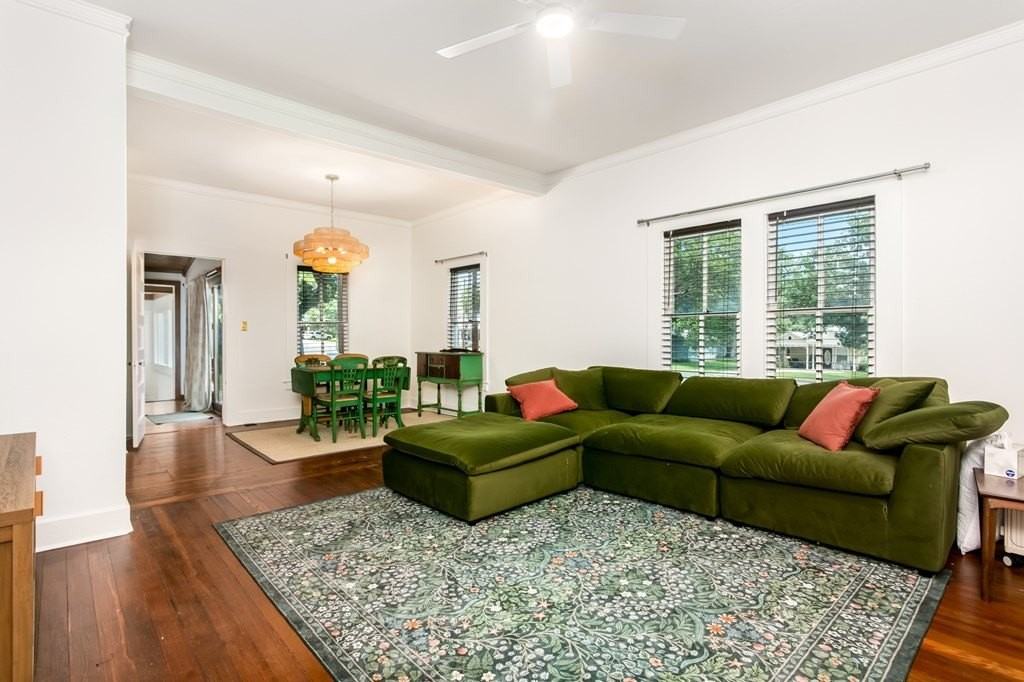 112 N Acorn St - Photo 5 of 34