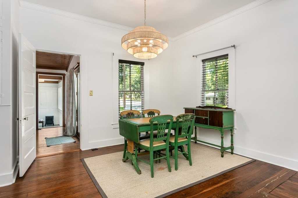112 N Acorn St - Photo 7 of 34