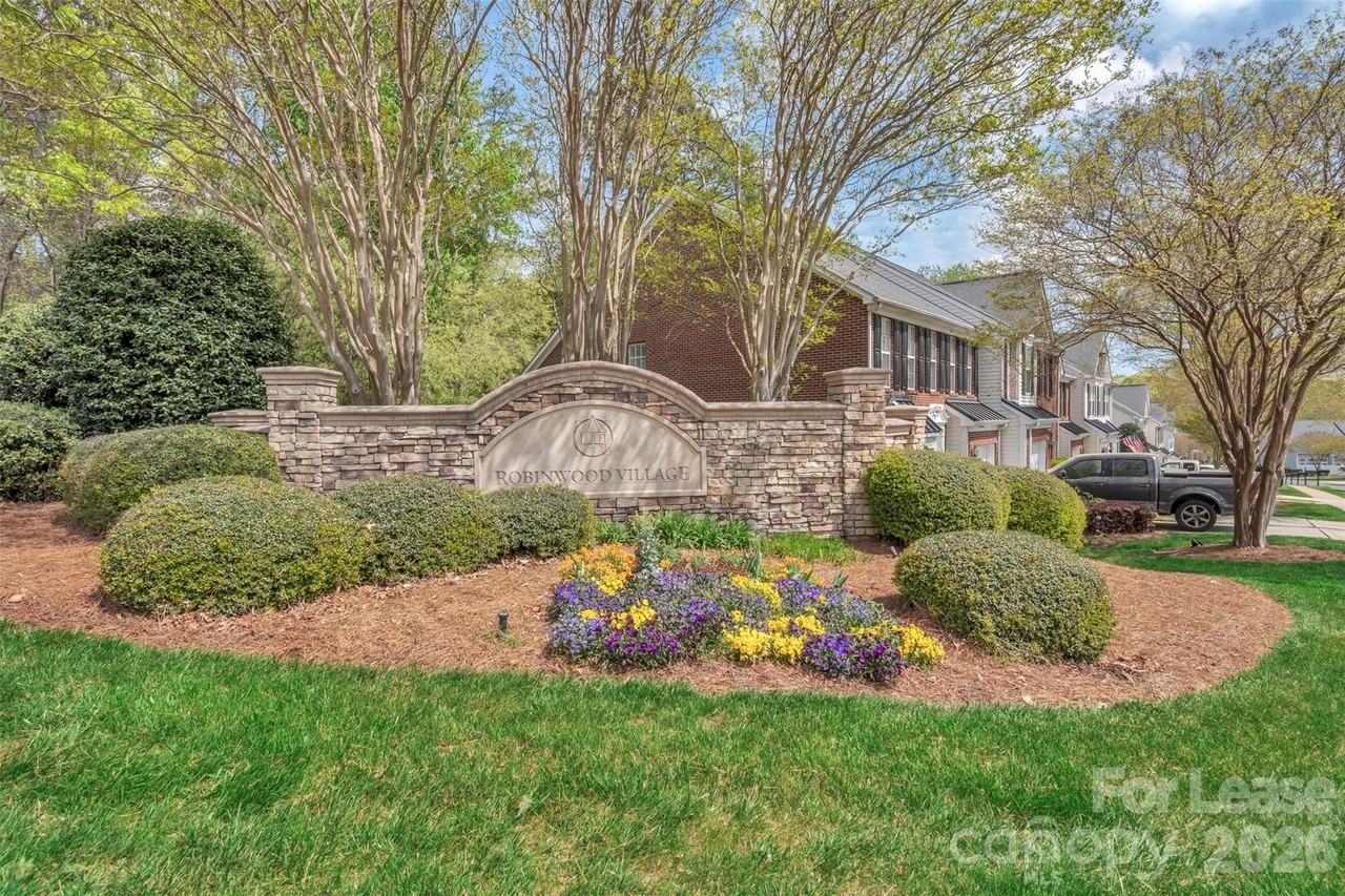 1802 Robinwood Village Dr - Photo 2 of 26