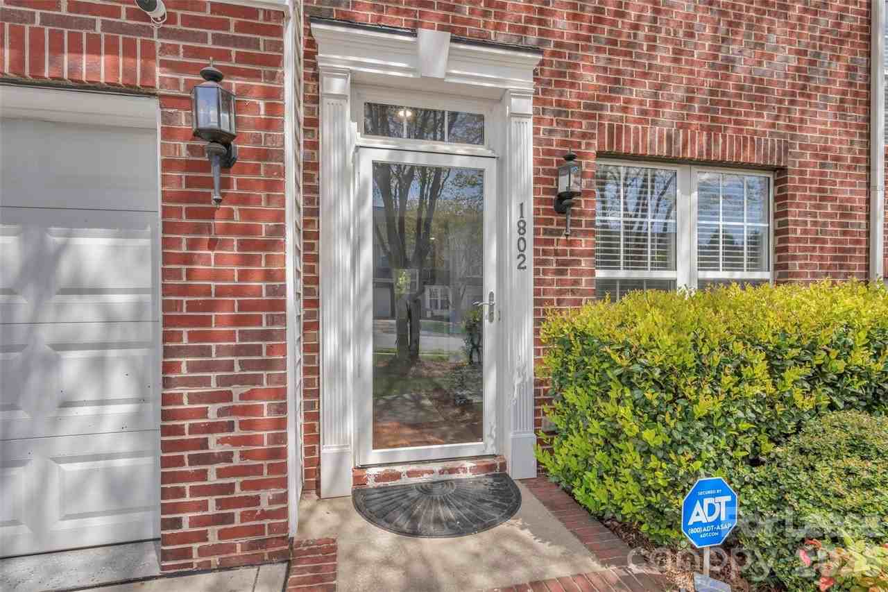 1802 Robinwood Village Dr - Photo 4 of 26