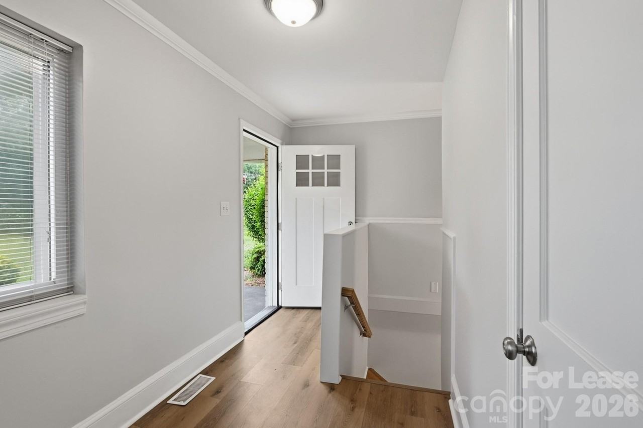 3101 Selwyn Ave - Photo 2 of 19