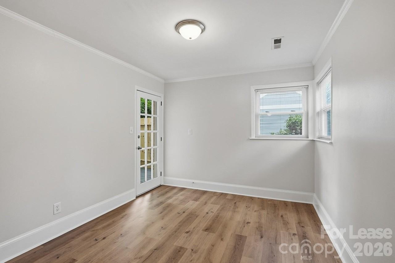 3101 Selwyn Ave - Photo 4 of 19