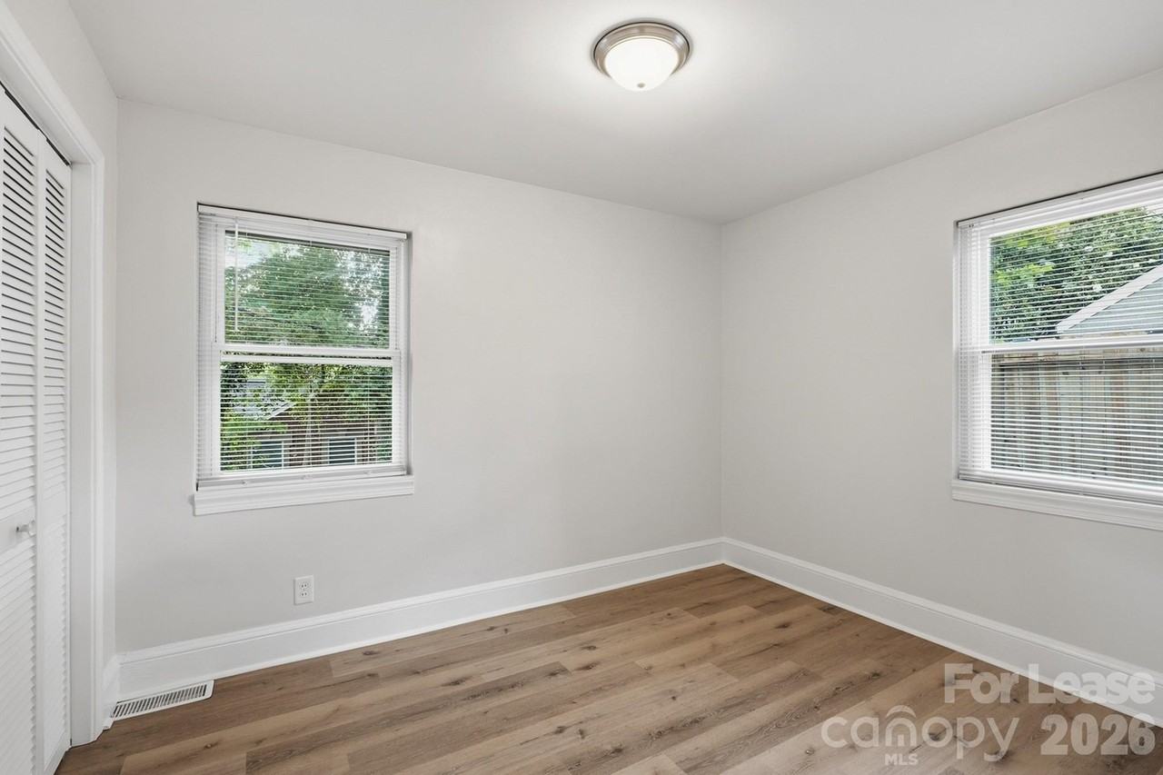 3101 Selwyn Ave - Photo 5 of 19