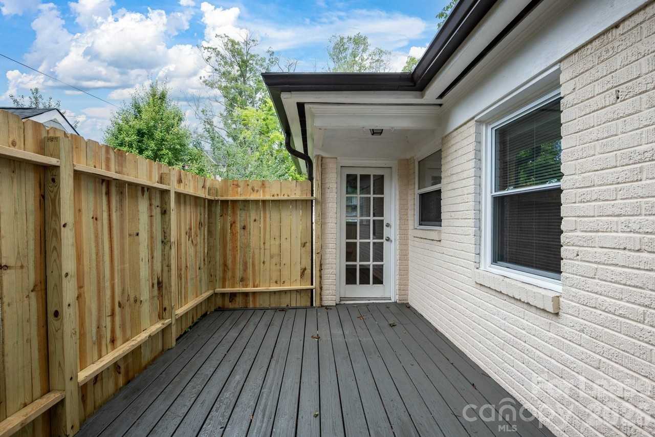 3101 Selwyn Ave - Photo 7 of 19