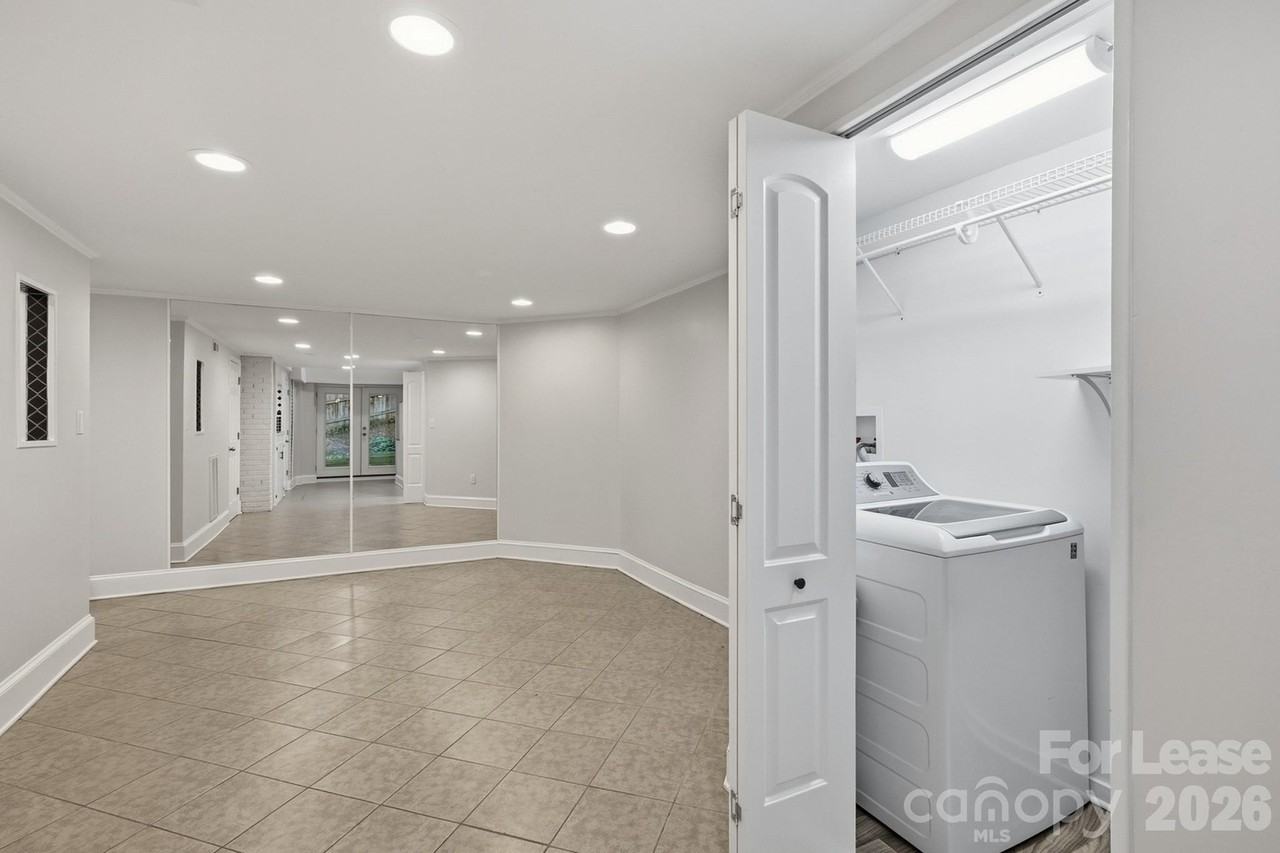 2525 Runnymede Ln - Photo 5 of 22