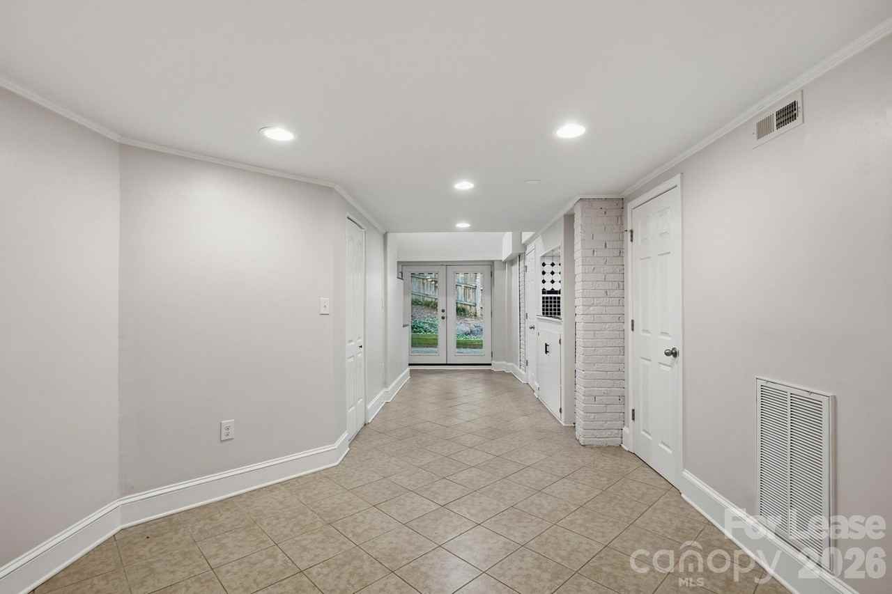 2525 Runnymede Ln - Photo 6 of 22