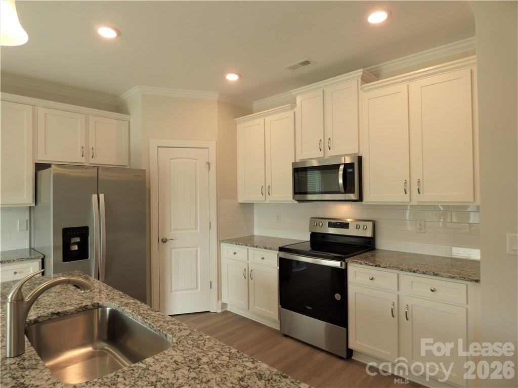 110 Tavern Trl - Photo 2 of 35