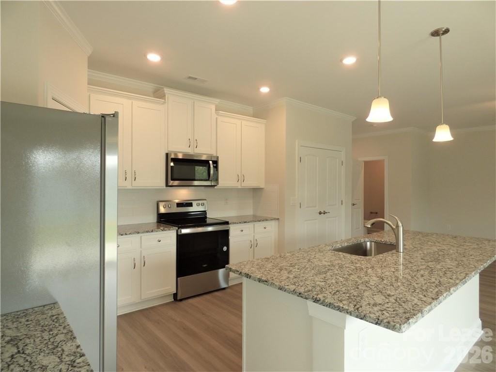 110 Tavern Trl - Photo 7 of 35