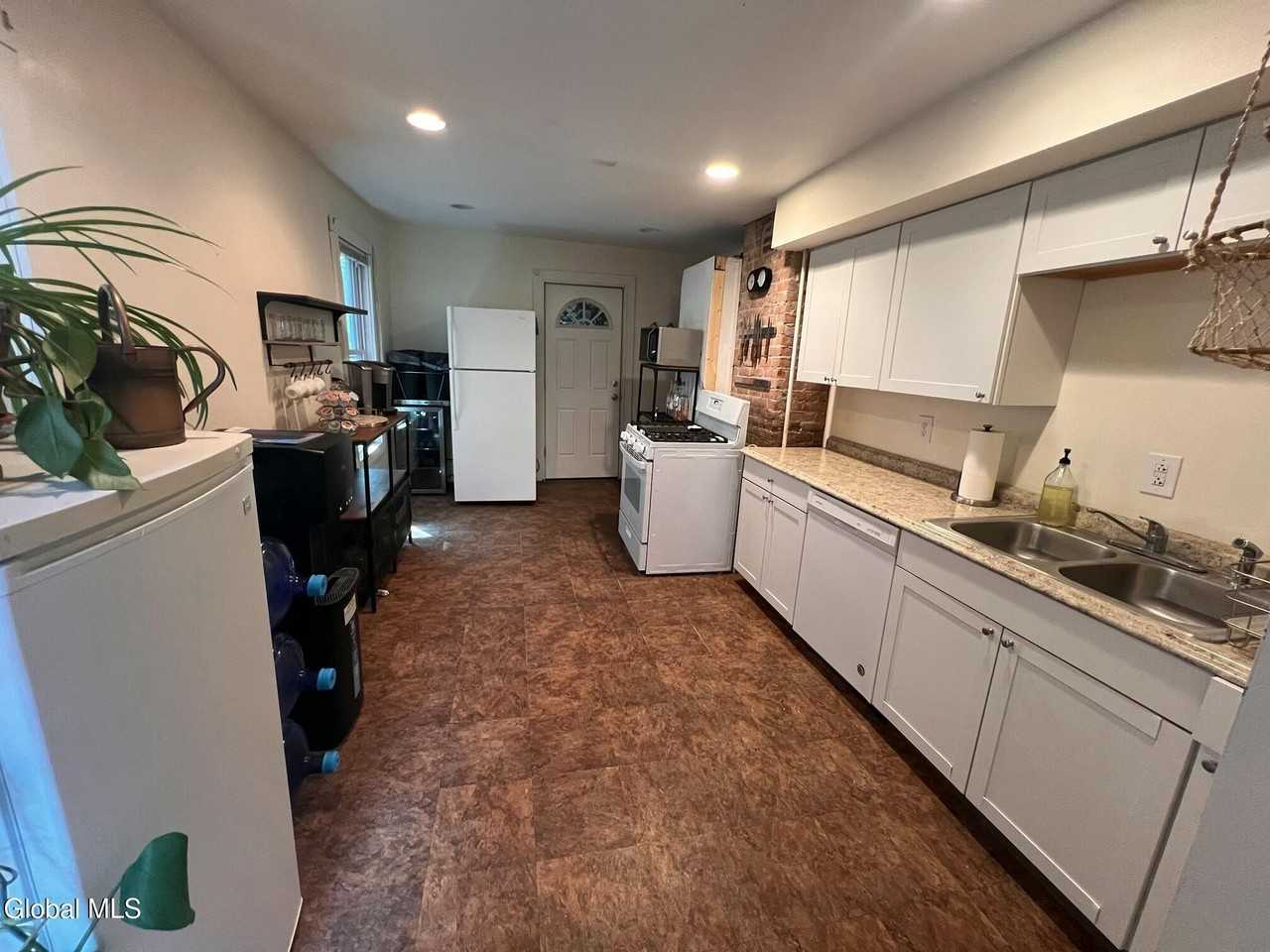 67 Lawrence St #1 - Photo 7 of 9
