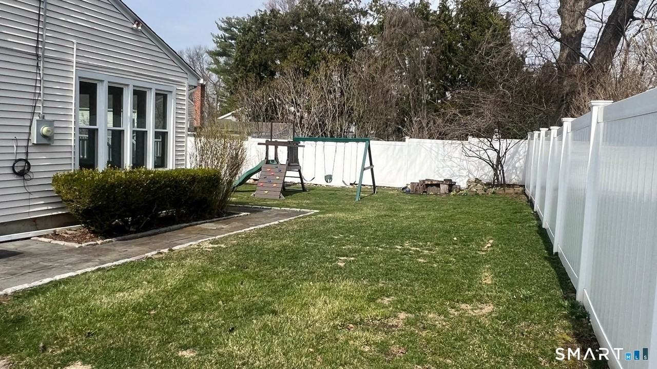 45 N Sound Beach Ave - Photo 3 of 11