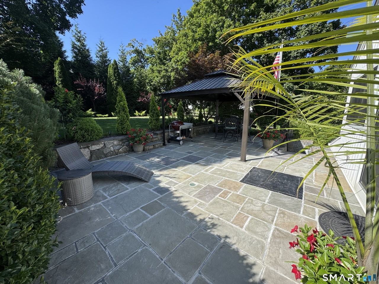 561 River Rd - Photo 4 of 6