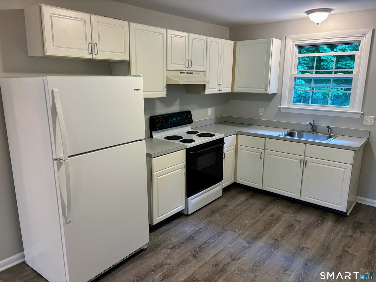 8 Canterbury Ln #2 - Photo 2 of 12