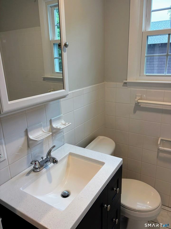 8 Canterbury Ln #2 - Photo 7 of 12