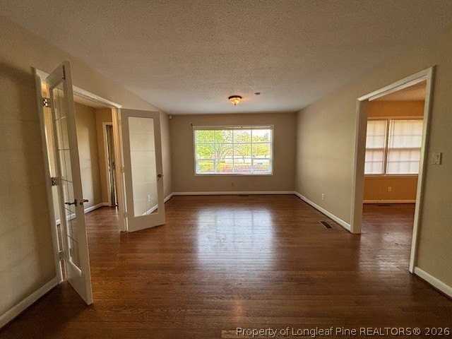 6204 Milford Rd - Photo 4 of 38