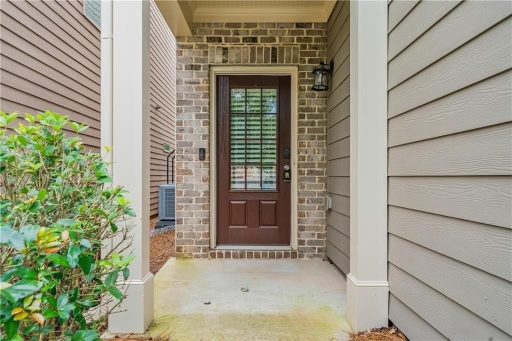 4940 Breezewood Cir - Photo 2 of 38