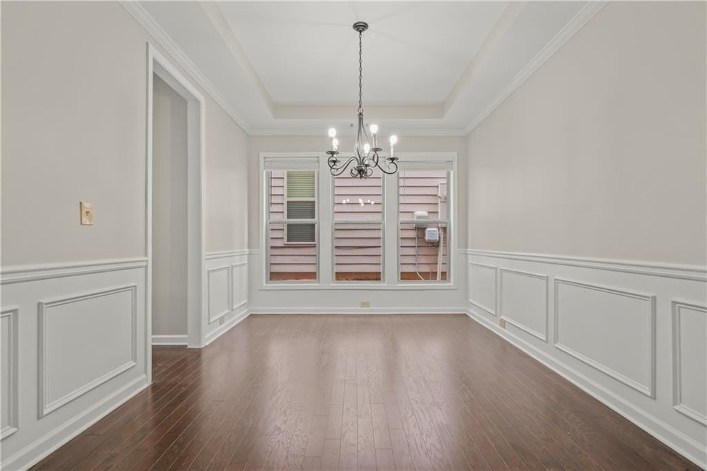 4940 Breezewood Cir - Photo 5 of 38
