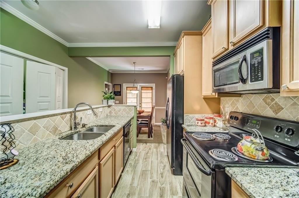 224 W Marietta St - Photo 2 of 22