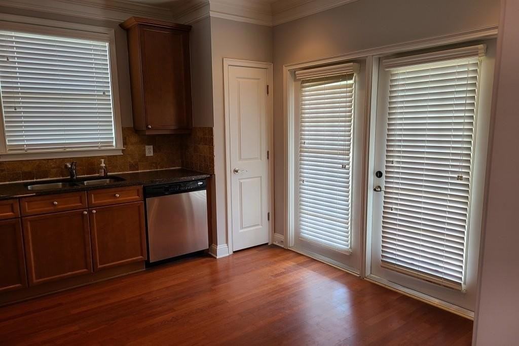 942 Perimeter Walk - Photo 6 of 20