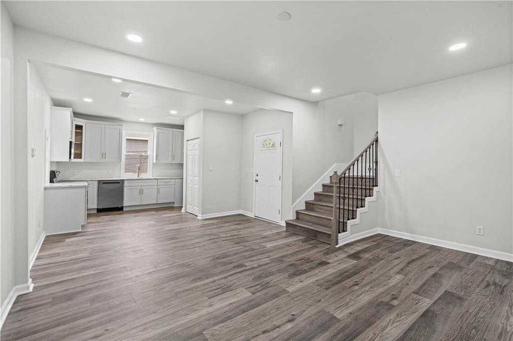 94 Crumley St Se - Photo 5 of 18