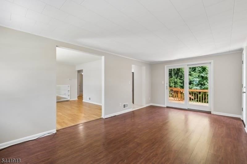 124 Holmes Oval - Photo 4 of 21