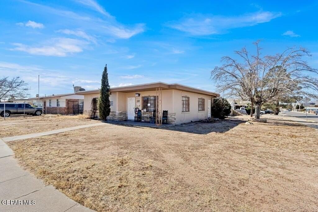 1309 Zuni Pl - Photo 2 of 17