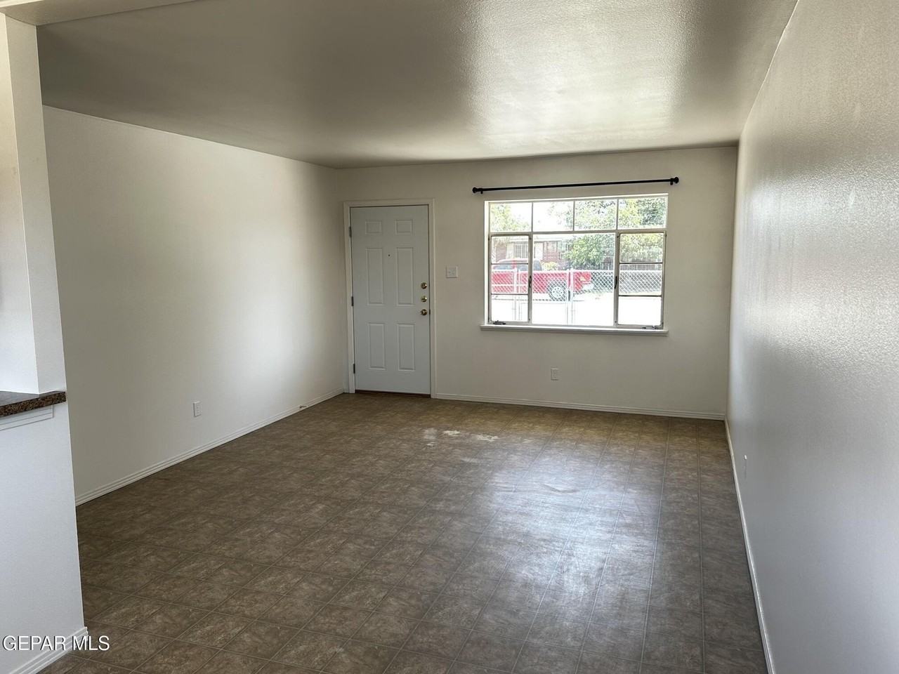5719 Bainbridge Ave - Photo 2 of 15