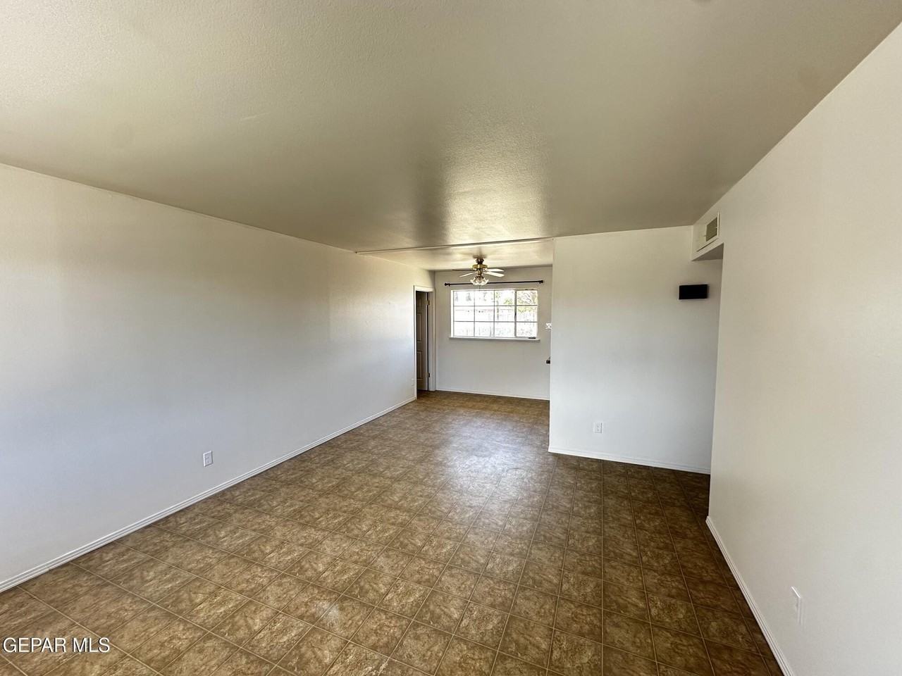 5719 Bainbridge Ave - Photo 3 of 15