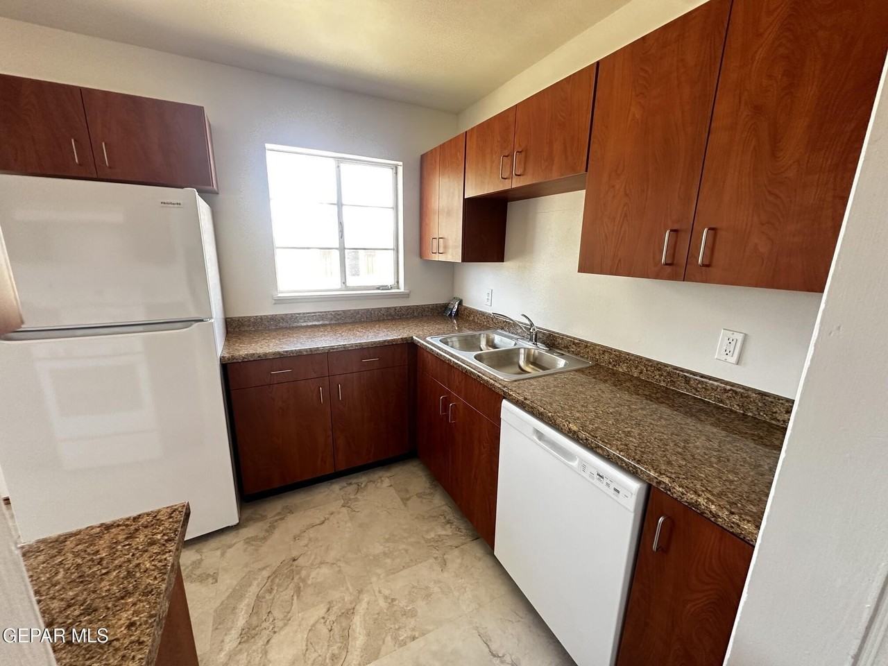 5719 Bainbridge Ave - Photo 6 of 15