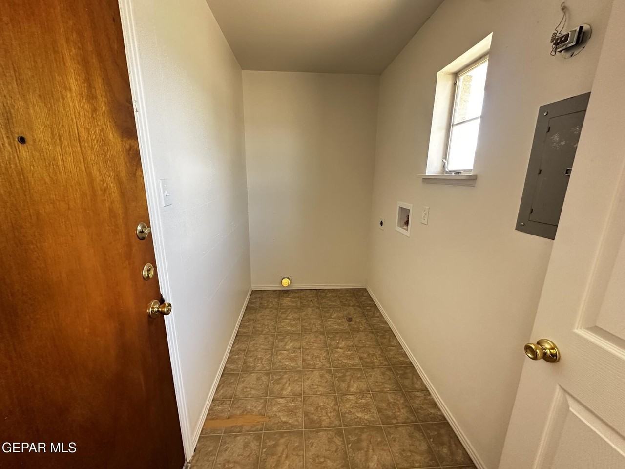 5719 Bainbridge Ave - Photo 7 of 15