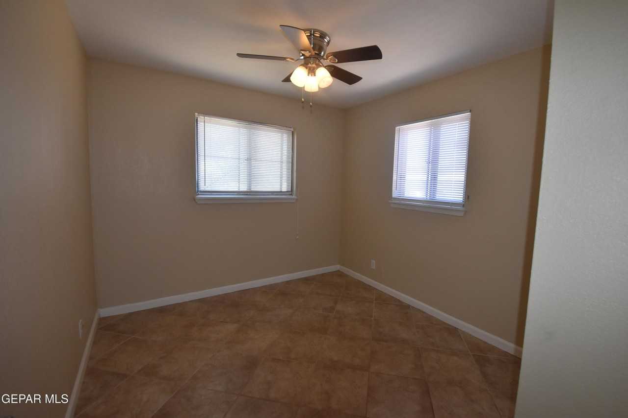 807 Poplar St - Photo 6 of 16