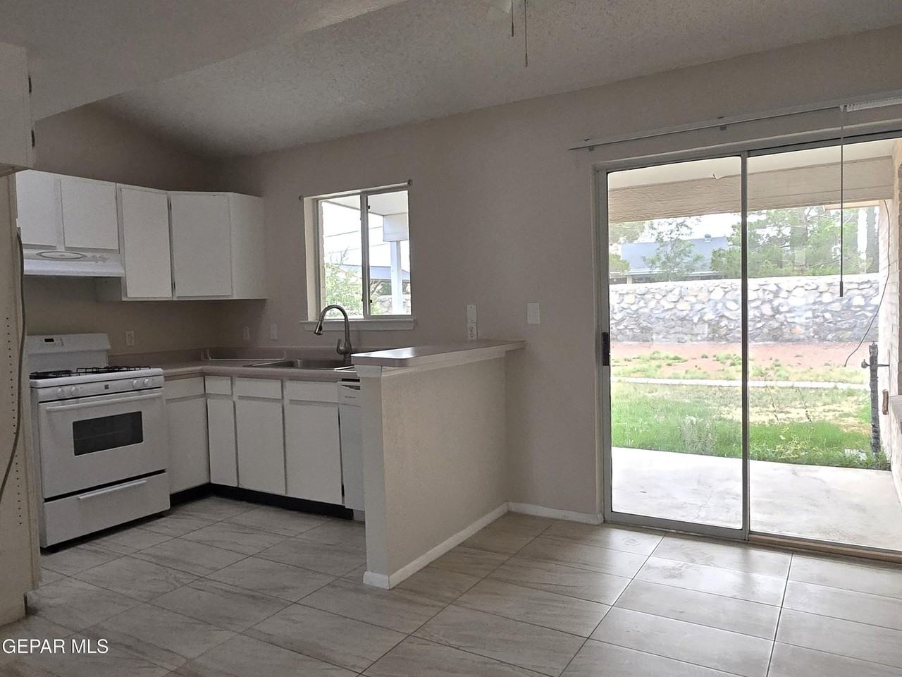 709 La Chapa Ave - Photo 2 of 18