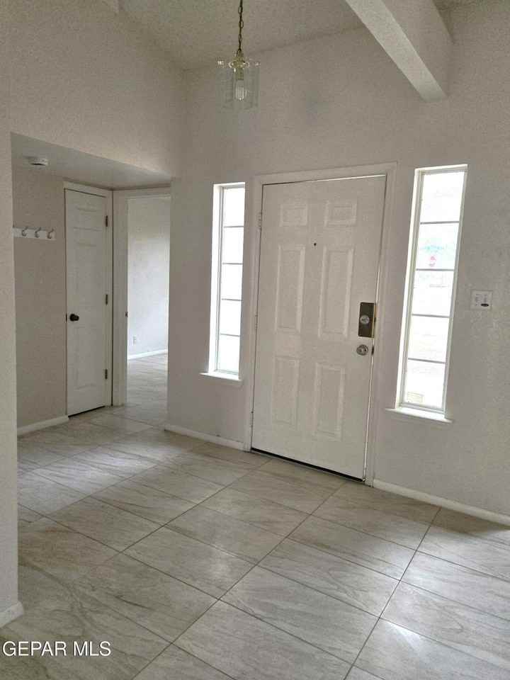 709 La Chapa Ave - Photo 5 of 18