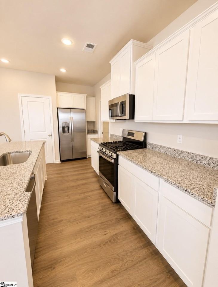 601 Poinsett Bridge Way - Photo 5 of 20