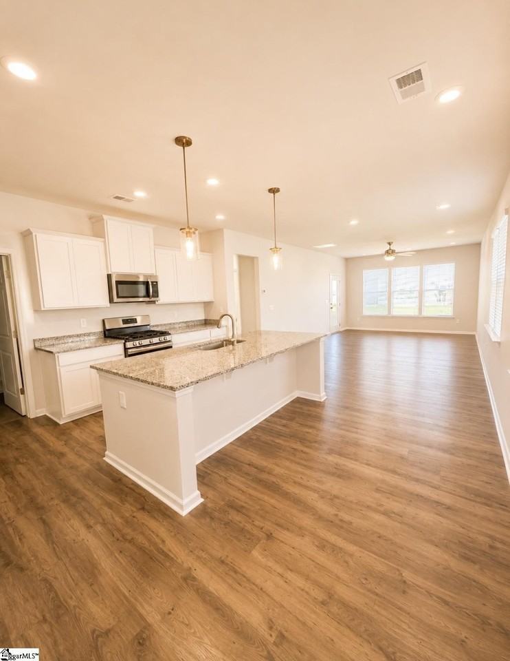 601 Poinsett Bridge Way - Photo 7 of 20