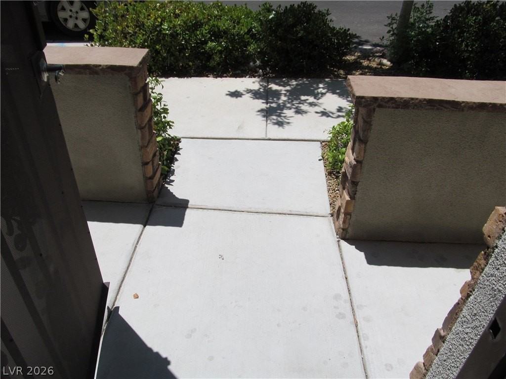 7560 Nicklin St - Photo 3 of 25