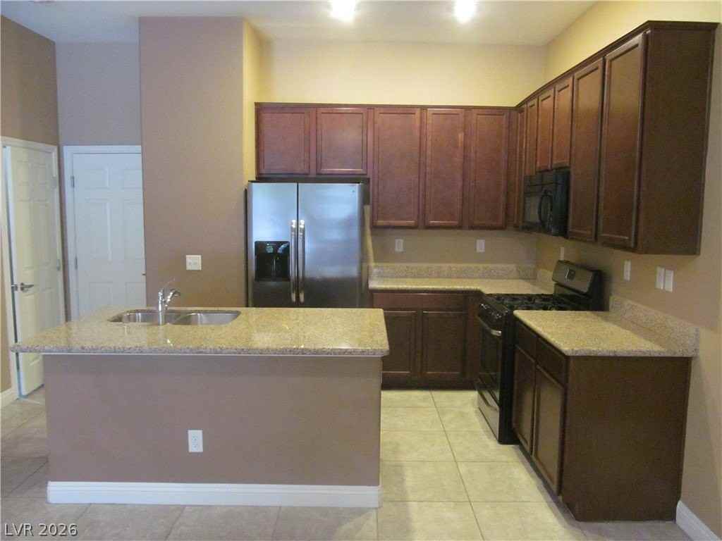 7560 Nicklin St - Photo 7 of 25