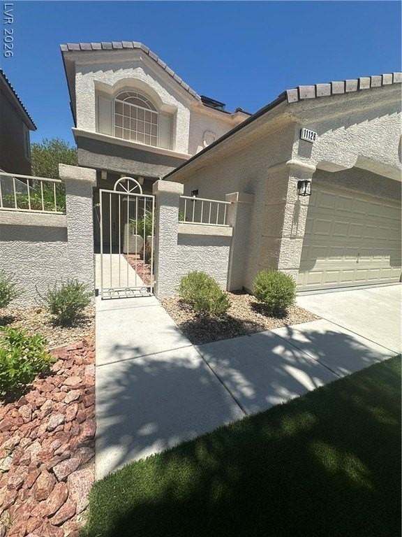 11126 Evvie Ln - Photo 3 of 38