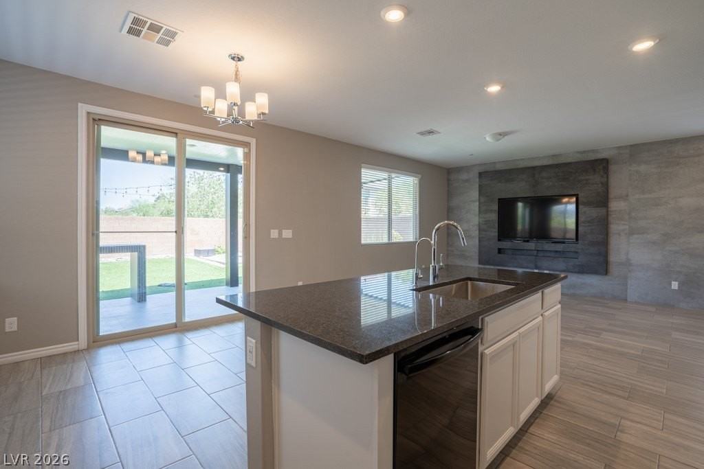 896 Bluebell Brook St - Photo 4 of 44