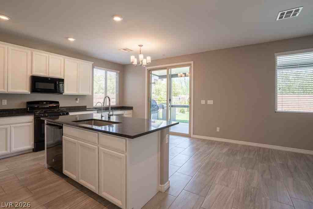 896 Bluebell Brook St - Photo 5 of 44