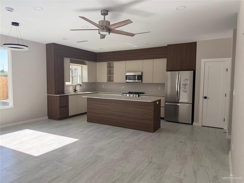 2222 Corales St - Photo 4 of 17