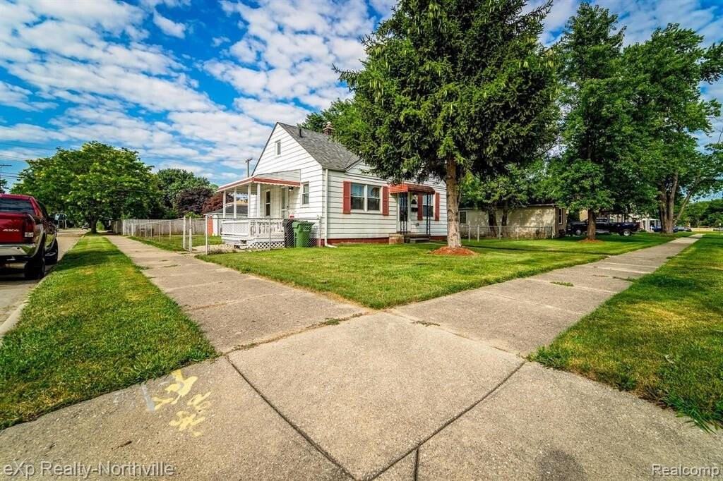 17405 Anne Ave - Photo 2 of 11
