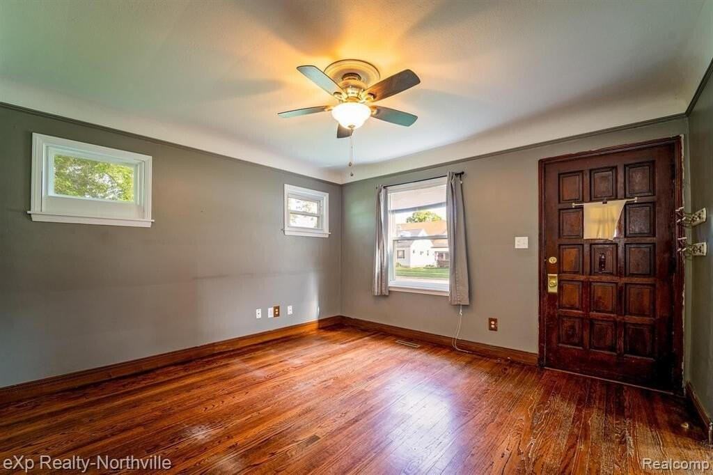 17405 Anne Ave - Photo 3 of 11