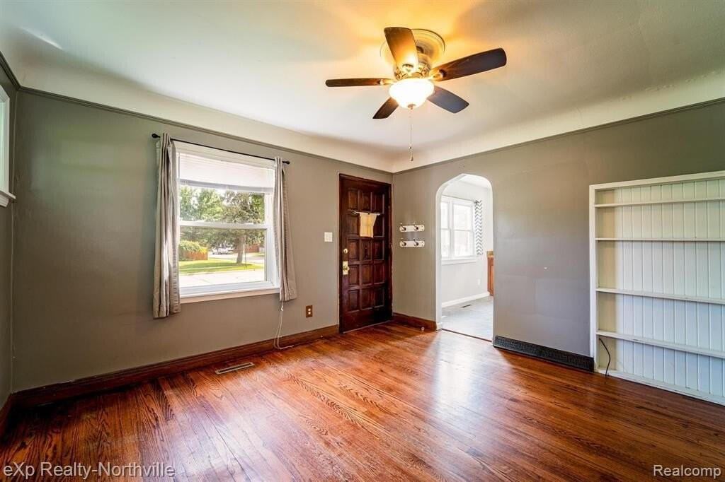 17405 Anne Ave - Photo 4 of 11