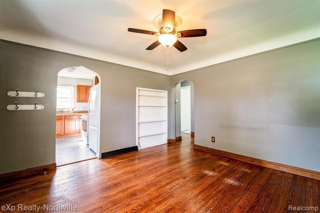 17405 Anne Ave - Photo 5 of 11
