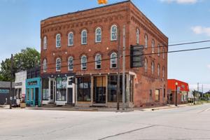 featured image of 101 Monroe St #2