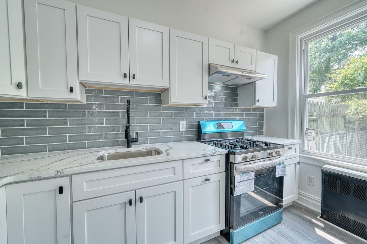 175 Zabriskie St #1 - Photo 3 of 15