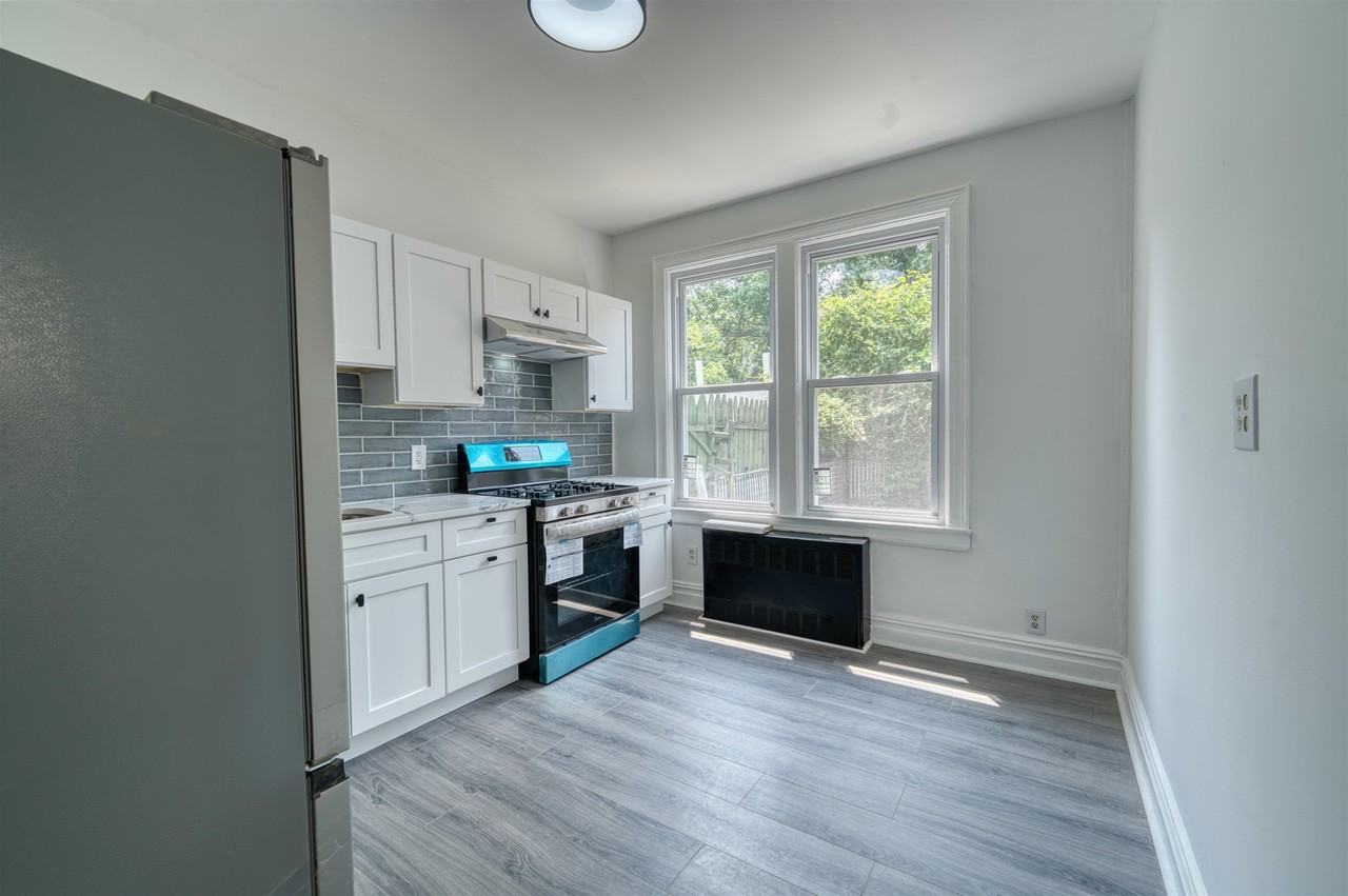 175 Zabriskie St #1 - Photo 4 of 15