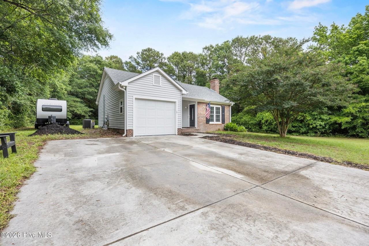429 Crows Nest Ln - Photo 2 of 31