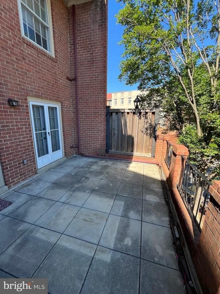 1676 Beekman Pl Nw - Photo 5 of 37
